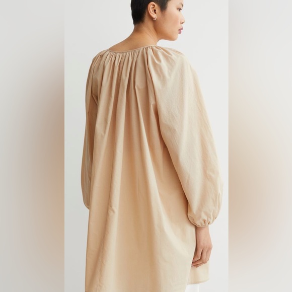 Cotton A-line Dress. V-neck. Balloon Sleeve. Raglan Sleeve. Color: Beige. H&M. - Picture 6 of 10